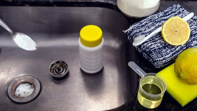 baking soda and vinegar kitchen sink